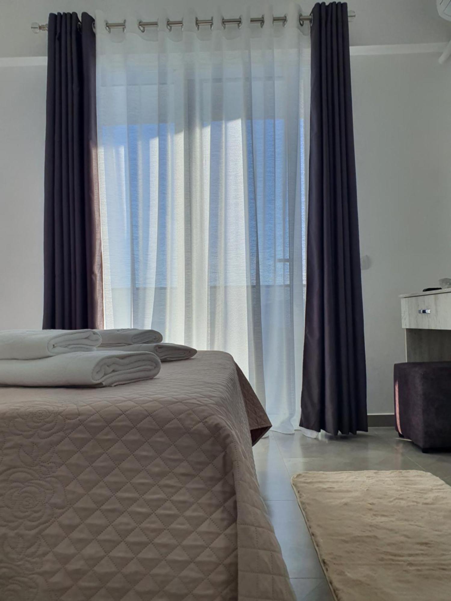 סרנדה Flore Rooms מראה חיצוני תמונה