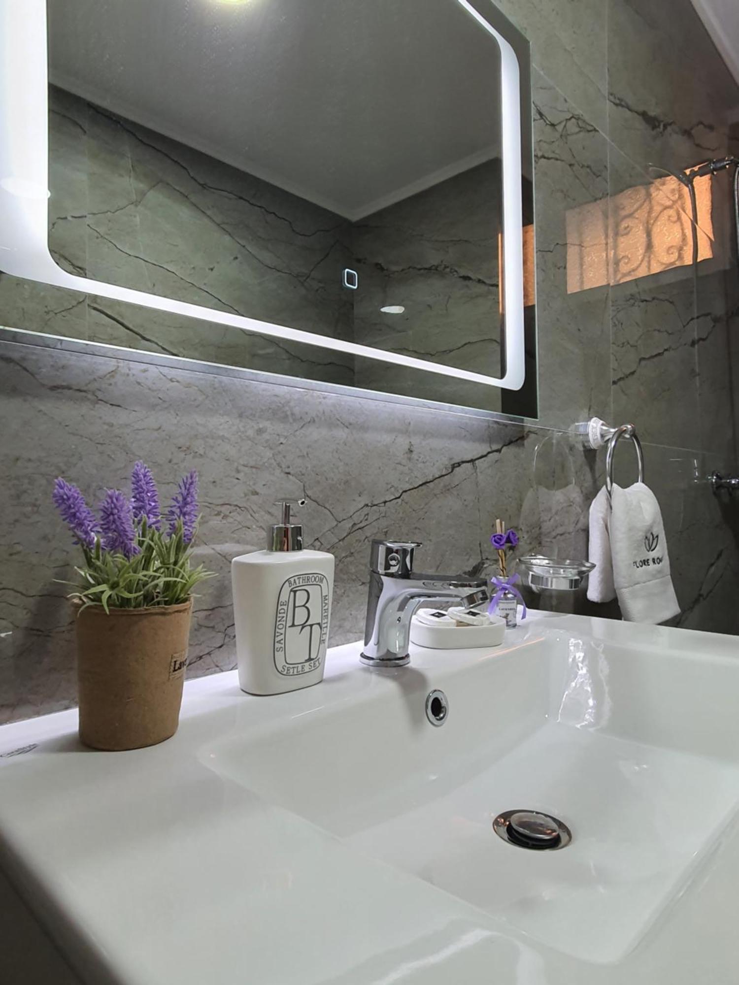 סרנדה Flore Rooms חדר תמונה