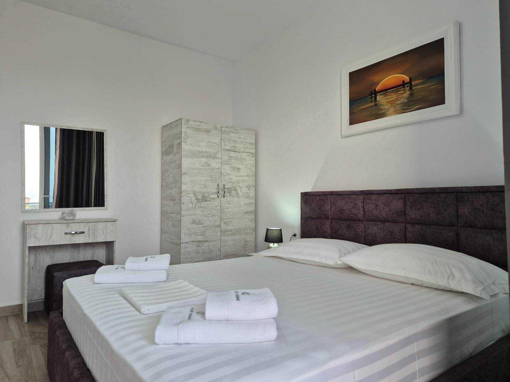 סרנדה Flore Rooms מראה חיצוני תמונה