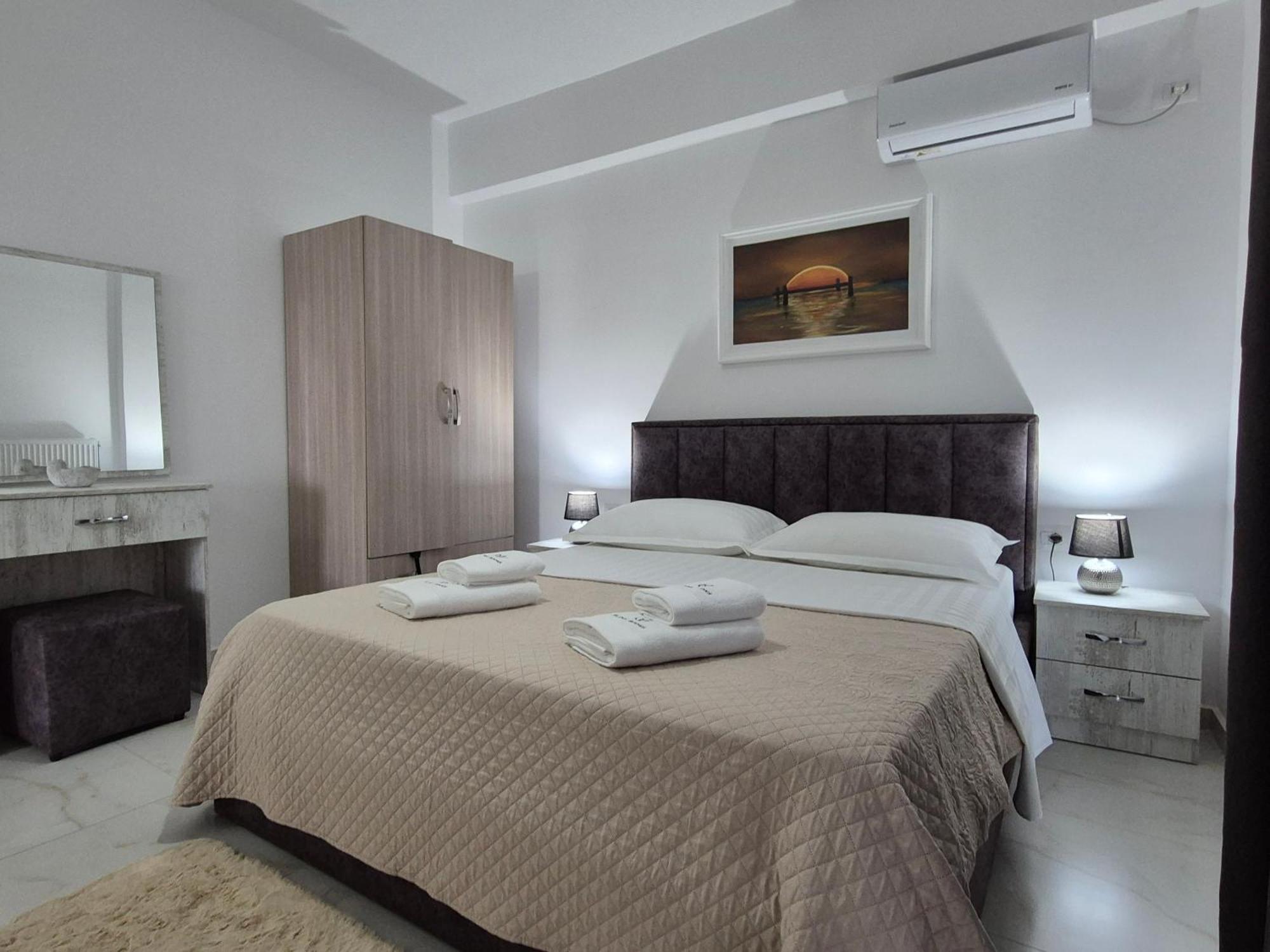 סרנדה Flore Rooms מראה חיצוני תמונה