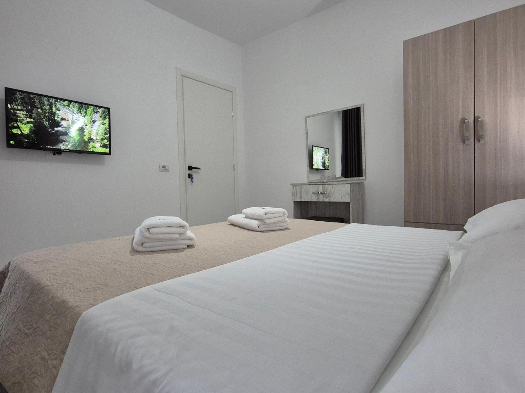 סרנדה Flore Rooms מראה חיצוני תמונה
