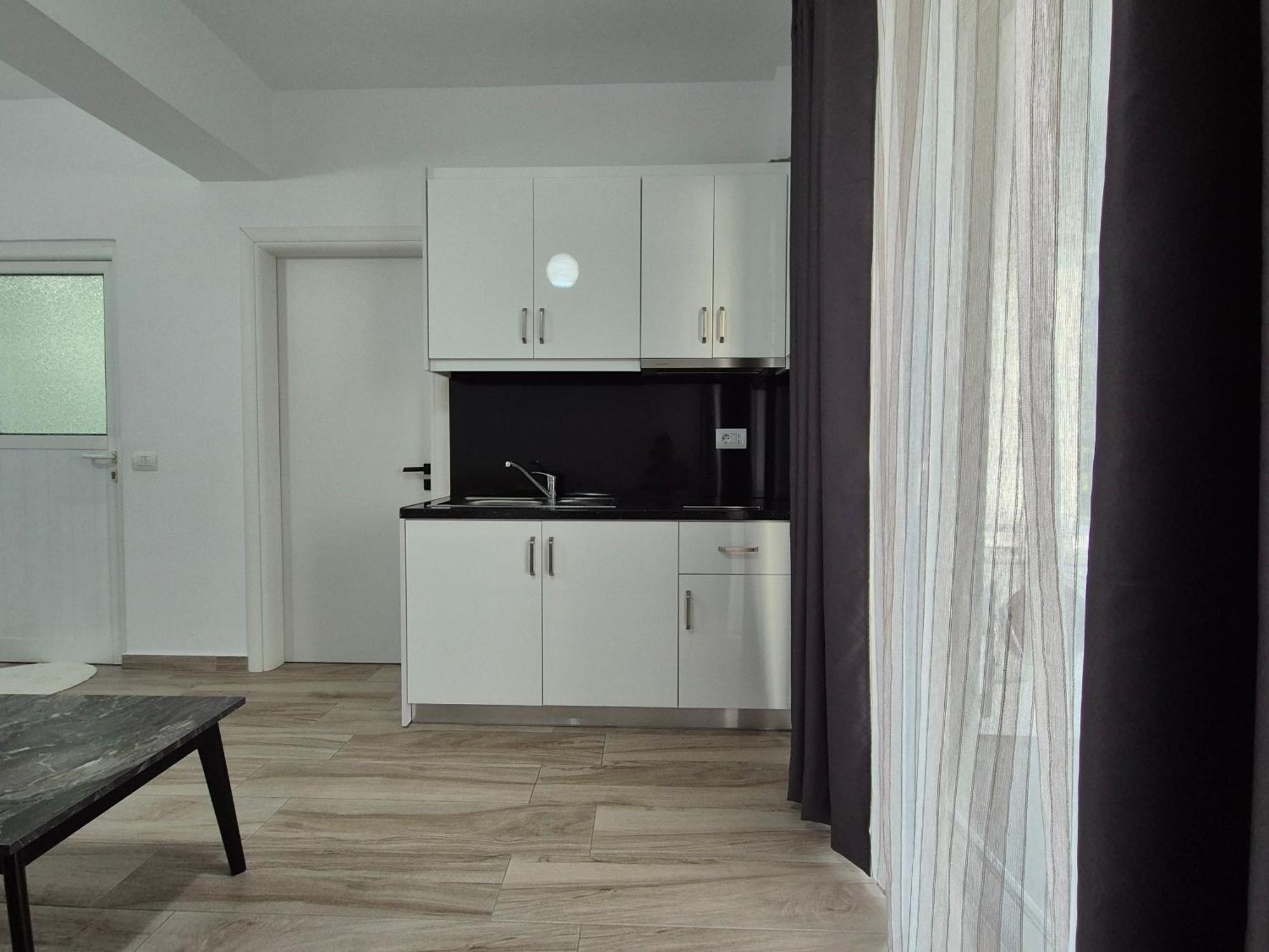 סרנדה Flore Rooms מראה חיצוני תמונה